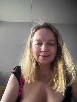 Susanel online show from December 2024 10:38:02 AM