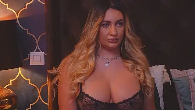 YaaraCollins online show from December 2024 09:01:01 PM