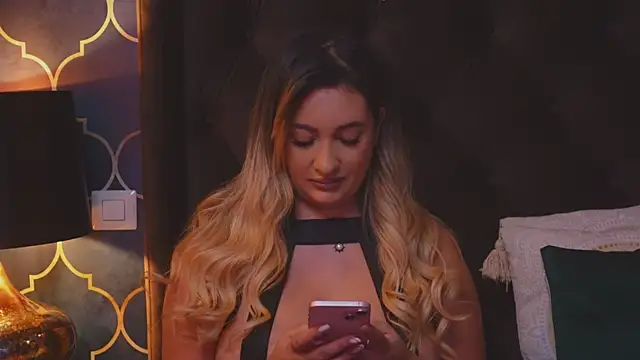 YaaraCollins online show from December 2024 08:37:01 PM