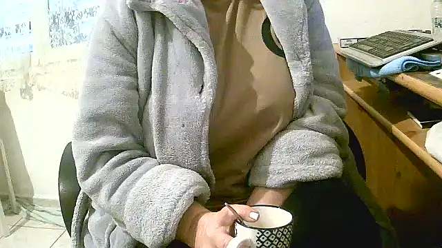 Snapshot of douceur63 chatting on December 2024 12:45:02 PM douceur63 online show from December 2024 12:45:02 PM