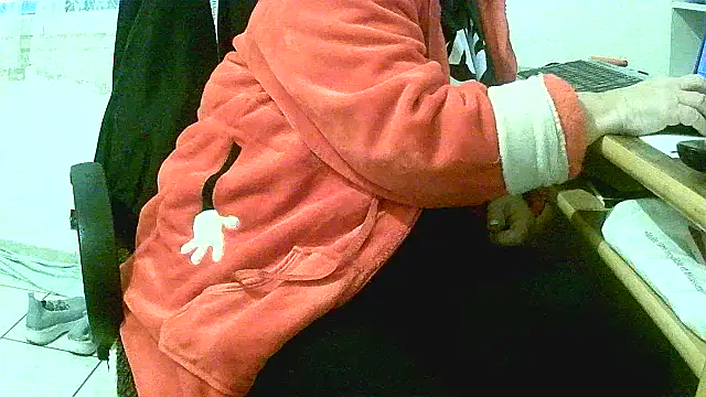 Snapshot of douceur63 chatting on December 2024 11:44:01 AM douceur63 online show from December 2024 11:44:01 AM