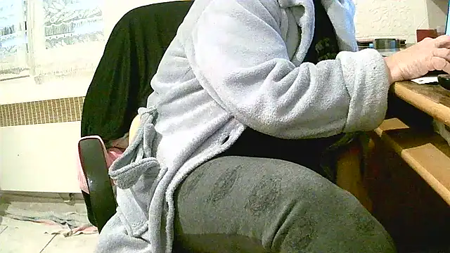 Snapshot of douceur63 chatting on December 2025 11:19:01 AM douceur63 online show from December 2025 11:19:01 AM