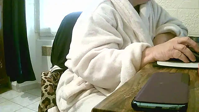 Snapshot of douceur63 chatting on February 2026 11:55:01 AM douceur63 online show from February 2026 11:55:01 AM