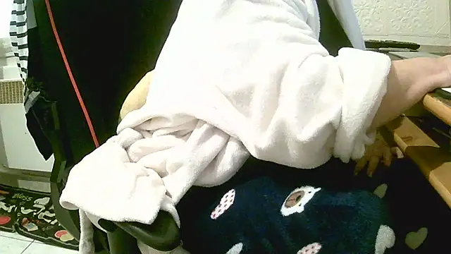 Snapshot of douceur63 chatting on March 2026 11:10:01 AM douceur63 online show from March 2026 11:10:01 AM