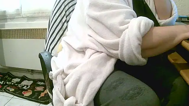 Snapshot of douceur63 chatting on April 2026 10:34:01 AM douceur63 online show from April 2026 10:34:01 AM