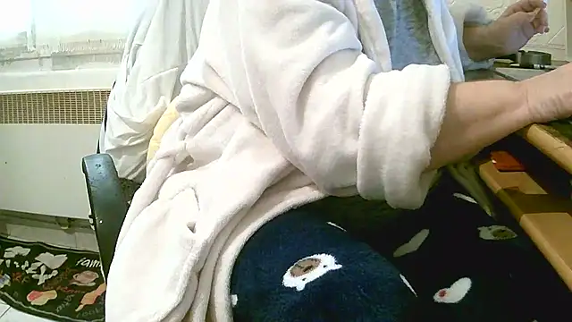 Snapshot of douceur63 chatting on April 2026 10:15:02 AM douceur63 online show from April 2026 10:15:02 AM