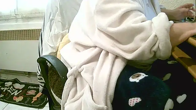 Snapshot of douceur63 chatting on April 2026 10:31:01 AM douceur63 online show from April 2026 10:31:01 AM