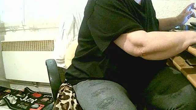 Snapshot of douceur63 chatting on April 2026 10:52:02 AM douceur63 online show from April 2026 10:52:02 AM