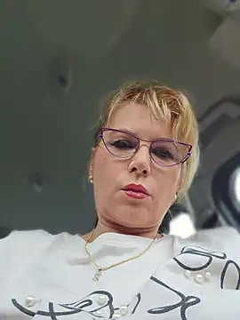 Snapshot of elacoquette chatting on April 2026 01:04:01 PM elacoquette online show from April 2026 01:04:01 PM