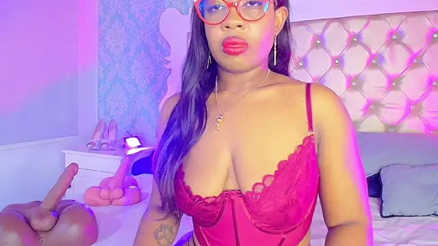 Snapshot of CaseyMoon chatting on April 2026 12:33:02 PM CaseyMoon online show from April 2026 12:33:02 PM
