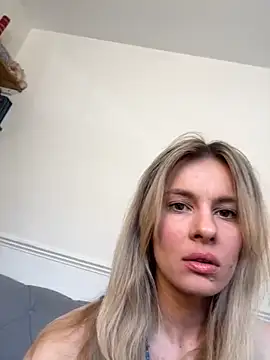 Snapshot of DollyDripp chatting on May 2026 10:31:01 AM DollyDripp online show from May 2026 10:31:01 AM