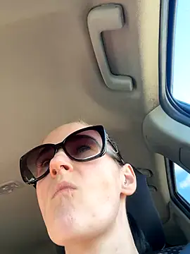 lolabunny9 online show from November 2025 07:02:02 PM