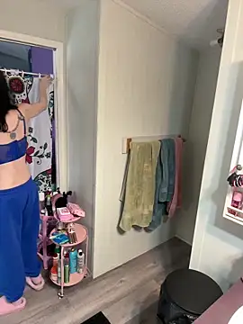 lolabunny9 online show from December 2025 04:56:01 PM