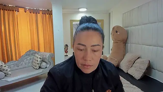 Snapshot of gaby_trent chatting on February 2026 01:05:02 PM gaby trent online show from February 2026 01:05:02 PM