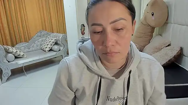 Snapshot of gaby_trent chatting on February 2026 01:40:01 PM gaby trent online show from February 2026 01:40:01 PM