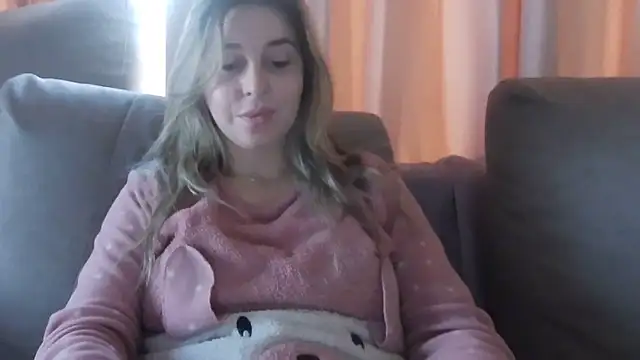 Snapshot of Aliss_Hottie chatting on January 2025 12:21:01 PM Aliss Hottie online show from January 2025 12:21:01 PM