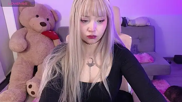 KuroChan420 online show from April 2026 03:39:01 AM