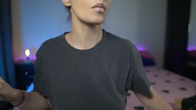 TiffanyPierce online show from November 2025 09:19:01 PM