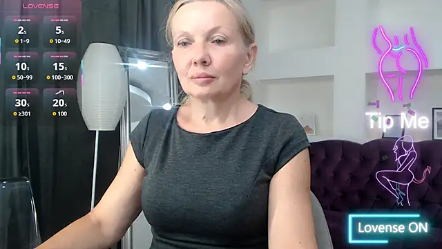 Snapshot of Abby_Moore_ chatting on July 2026 12:12:01 PM Abby Moore online show from July 2026 12:12:01 PM