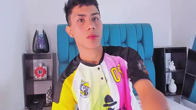 Snapshot of AlanNaughty chatting on January 2025 09:03:01 PM AlanNaughty online show from January 2025 09:03:01 PM