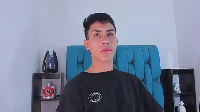 Snapshot of AlanNaughty chatting on January 2025 09:22:01 PM AlanNaughty online show from January 2025 09:22:01 PM