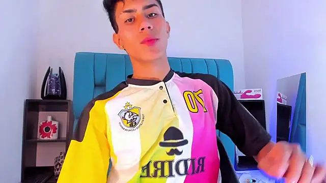 Snapshot of AlanNaughty chatting on January 2025 06:43:02 AM AlanNaughty online show from January 2025 06:43:02 AM