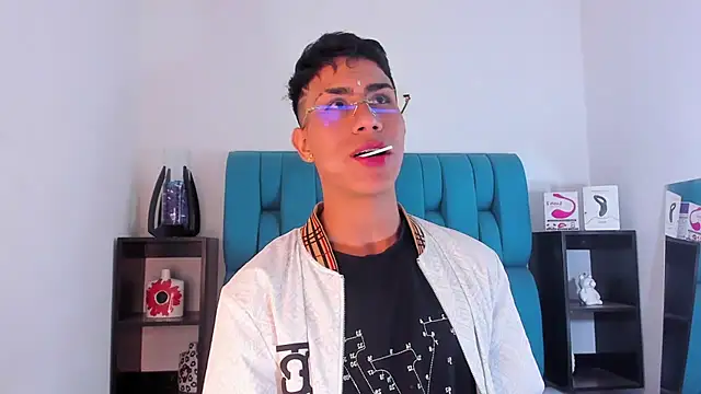 Snapshot of AlanNaughty chatting on January 2025 12:49:01 AM AlanNaughty online show from January 2025 12:49:01 AM