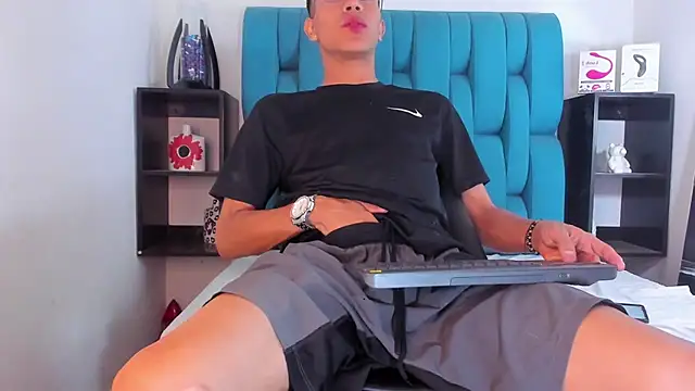 Snapshot of AlanNaughty chatting on January 2025 11:01:02 AM AlanNaughty online show from January 2025 11:01:02 AM