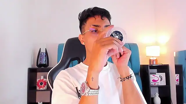 Snapshot of AlanNaughty chatting on January 2025 07:30:01 AM AlanNaughty online show from January 2025 07:30:01 AM