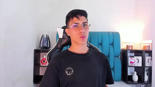 Snapshot of AlanNaughty chatting on February 2025 03:54:01 AM AlanNaughty online show from February 2025 03:54:01 AM