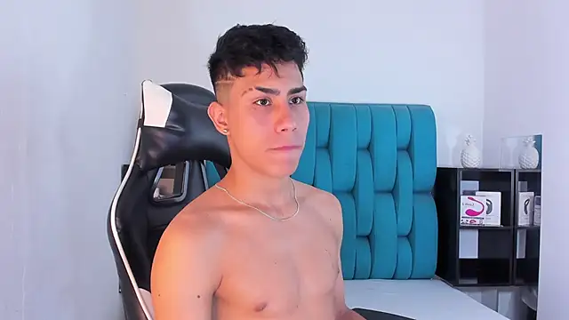 Snapshot of AlanNaughty chatting on February 2025 08:36:01 PM AlanNaughty online show from February 2025 08:36:01 PM