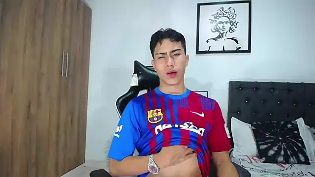 Snapshot of AlanNaughty chatting on October 2025 12:44:02 AM AlanNaughty online show from October 2025 12:44:02 AM