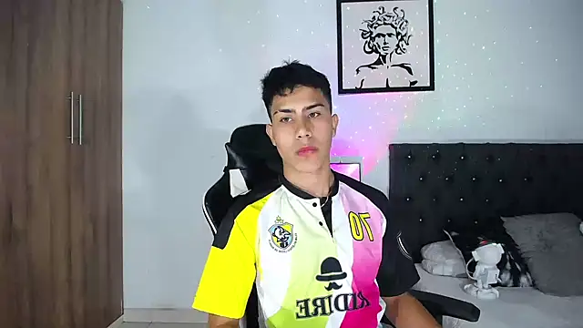 Snapshot of AlanNaughty chatting on October 2025 12:23:01 AM AlanNaughty online show from October 2025 12:23:01 AM