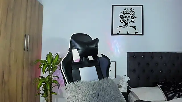 Snapshot of AlanNaughty chatting on November 2025 01:38:01 AM AlanNaughty online show from November 2025 01:38:01 AM