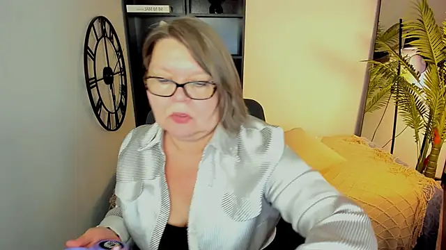 Snapshot of Shannonshine chatting on April 2026 01:56:02 PM Shannonshine online show from April 2026 01:56:02 PM