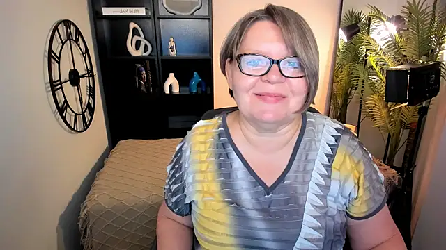 Snapshot of Shannonshine chatting on May 2026 05:16:01 AM Shannonshine online show from May 2026 05:16:01 AM