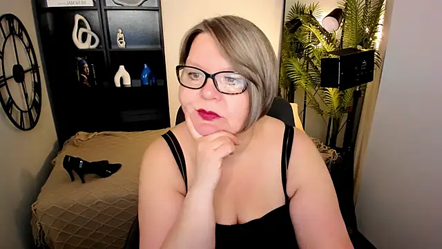 Snapshot of Shannonshine chatting on May 2026 08:00:01 AM Shannonshine online show from May 2026 08:00:01 AM