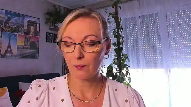 vanessa chat online show from September 2025 01:37:02 PM