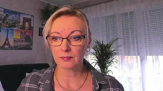 vanessa chat online show from October 2025 01:21:02 PM