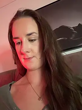 Snapshot of EllaMae chatting on March 2026 10:11:01 PM EllaMae online show from March 2026 10:11:01 PM