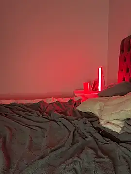 Snapshot of EllaMae chatting on April 2026 10:14:02 PM EllaMae online show from April 2026 10:14:02 PM