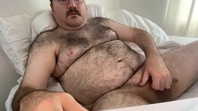 Snapshot of elagobear chatting on June 2026 06:45:01 PM elagobear online show from June 2026 06:45:01 PM