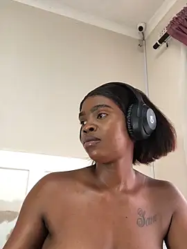 LuciousLips96 online show from February 2025 12:00:02 PM