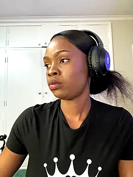 LuciousLips96 online show from October 2025 07:25:01 AM