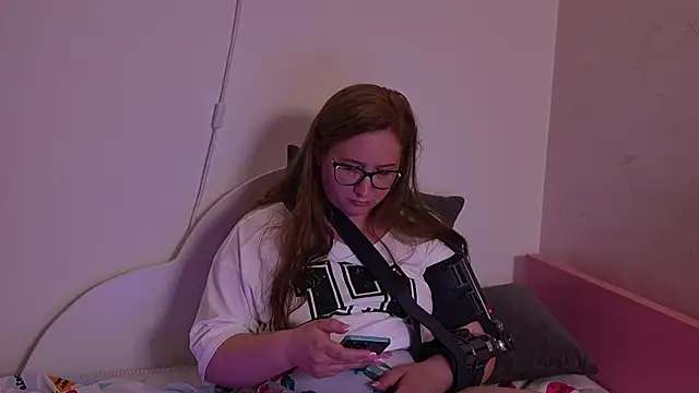 Snapshot of pawg_queen chatting on May 2026 01:45:02 AM pawg queen online show from May 2026 01:45:02 AM