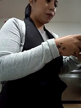 Snapshot of little_susie chatting on December 2025 10:13:02 AM little susie online show from December 2025 10:13:02 AM