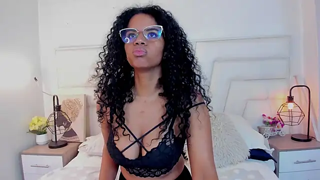 Snapshot of Ellie_Alves chatting on December 2024 03:20:02 PM Ellie Alves online show from December 2024 03:20:02 PM