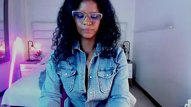 Snapshot of Ellie_Alves chatting on January 2025 03:08:02 PM Ellie Alves online show from January 2025 03:08:02 PM