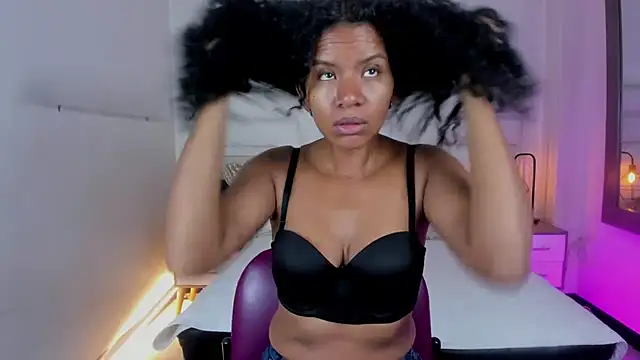 Snapshot of Ellie_Alves chatting on February 2025 12:27:01 PM Ellie Alves online show from February 2025 12:27:01 PM