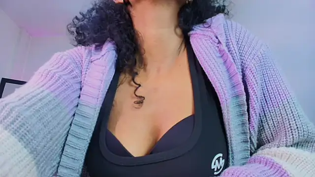 Snapshot of Ellie_Alves chatting on September 2025 01:00:01 PM Ellie Alves online show from September 2025 01:00:01 PM